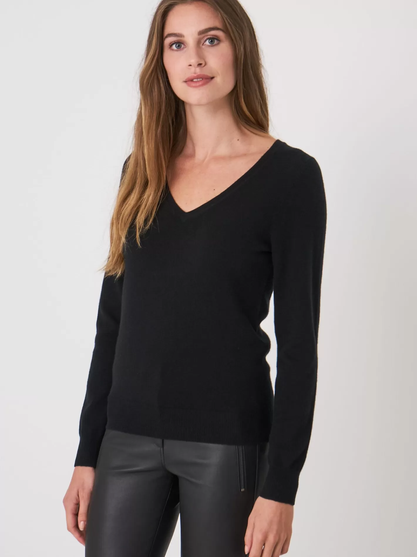 Organic Cashmere<REPEAT cashmere Basic Organic Cashmere V-Neck Jumper Black