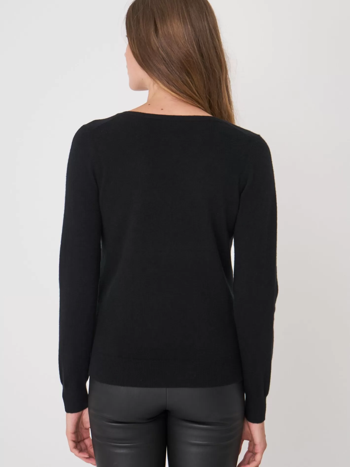 Organic Cashmere<REPEAT cashmere Basic Organic Cashmere V-Neck Jumper Black