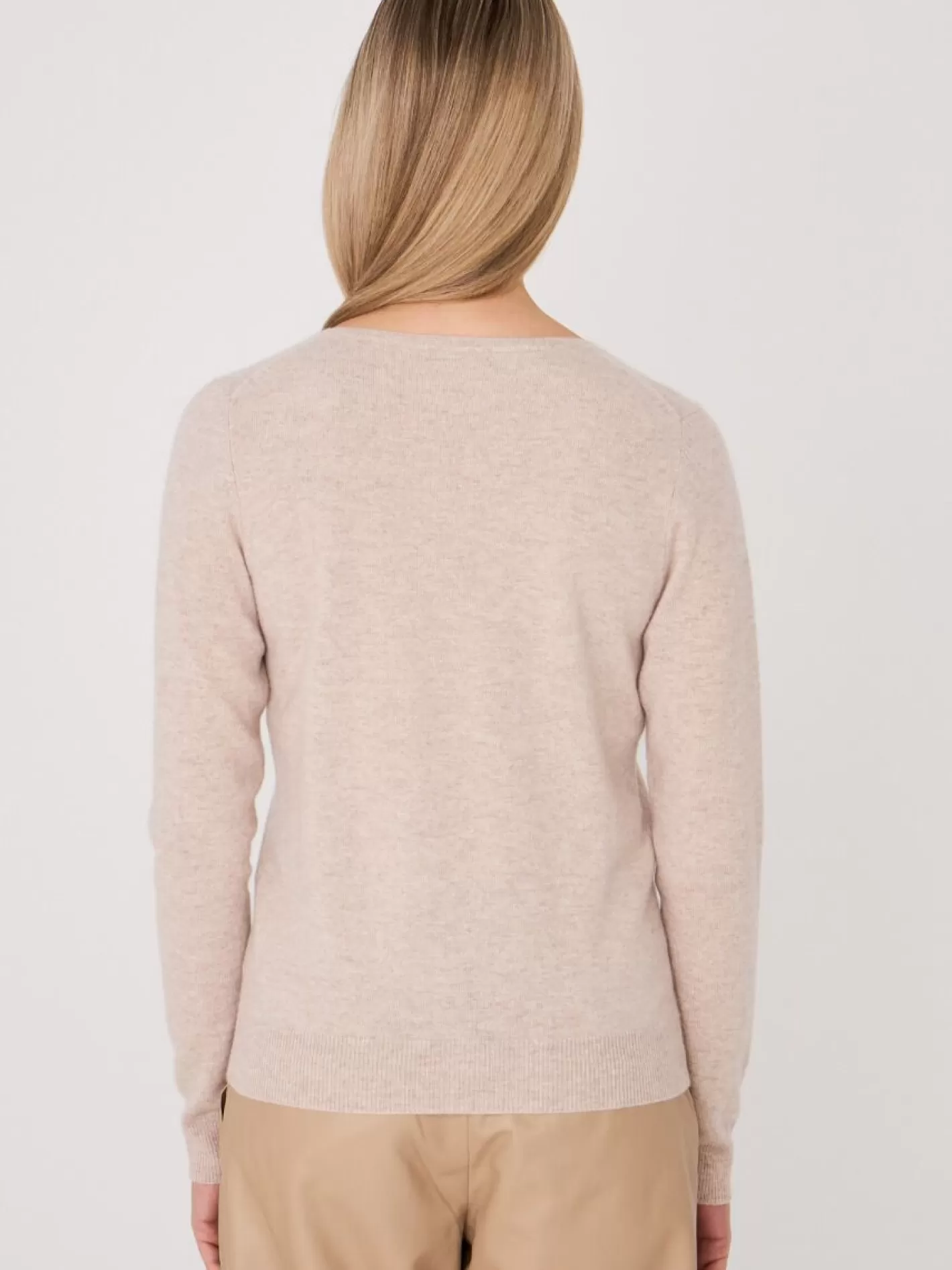 Sweaters<REPEAT cashmere Basic Organic Cashmere V-Neck Jumper Beige