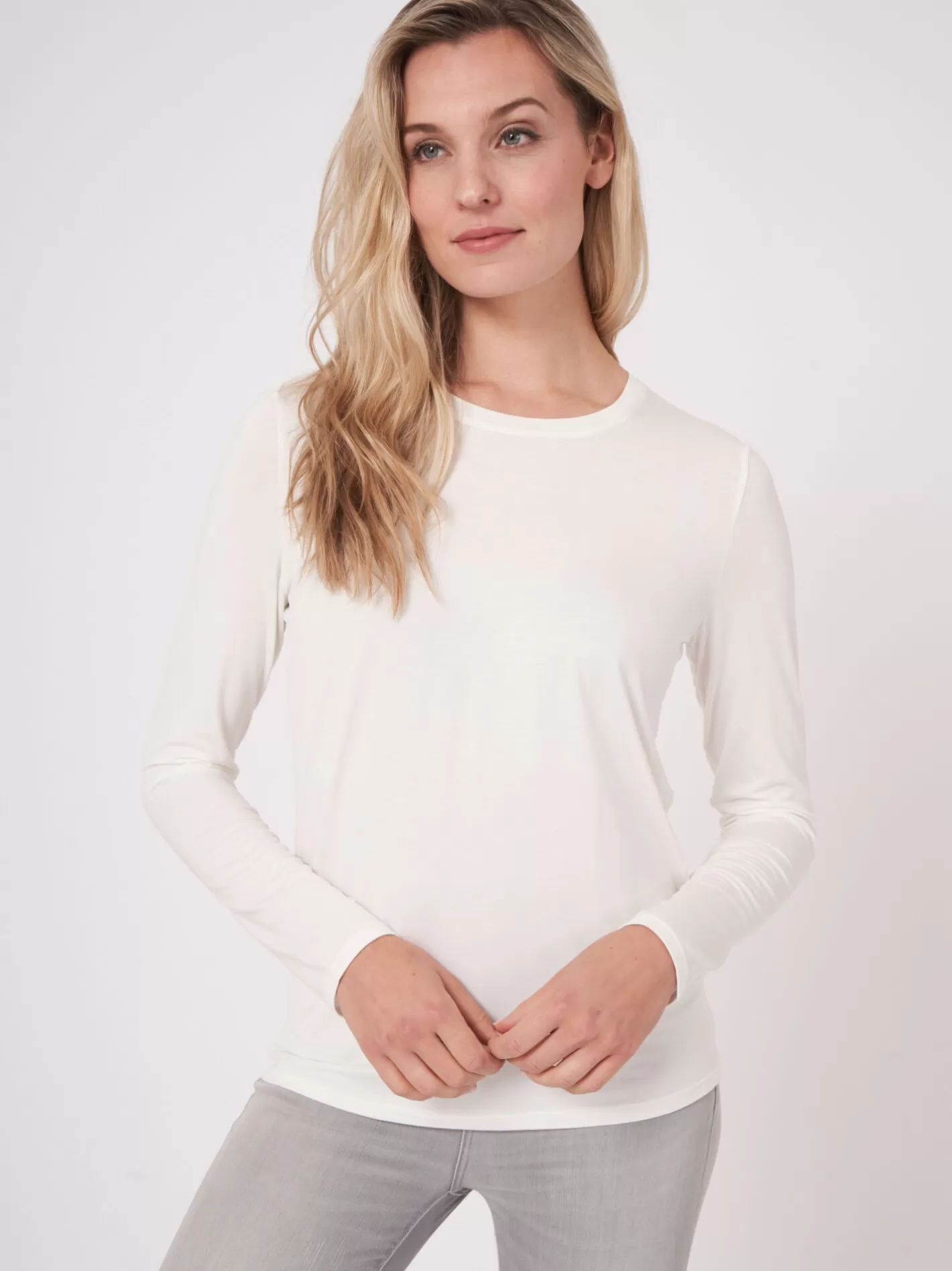 Tops<REPEAT cashmere Basic Women's Long-Sleeved Top Cream