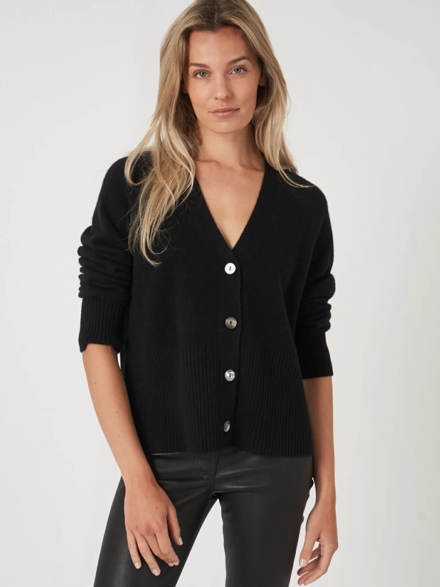 Cardigans<REPEAT cashmere Cashmere Cardigan With Ribbed V-Neck Black