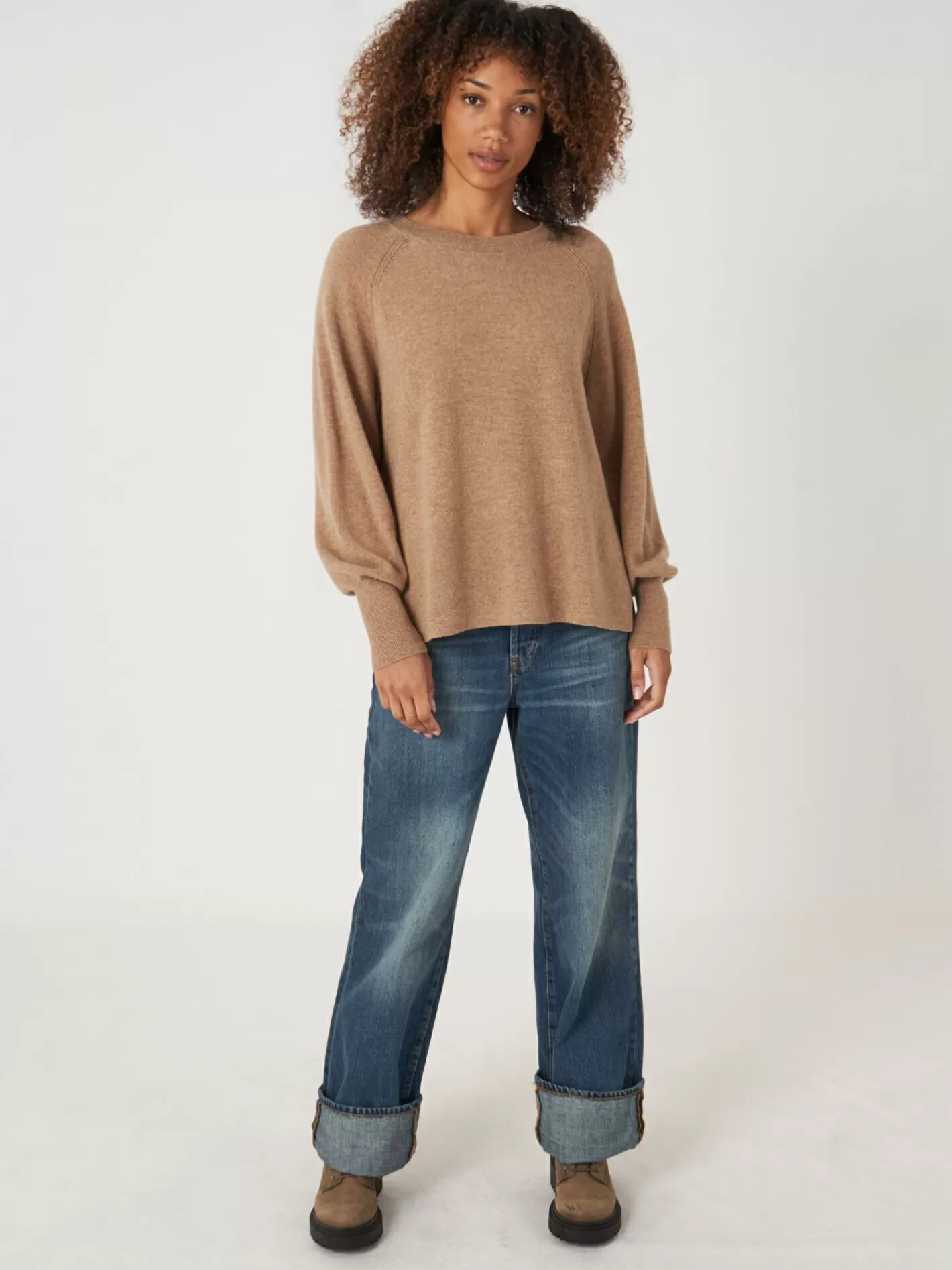 Sweaters<REPEAT cashmere Cashmere Raglan Sweater With High Ribbed Hem And Side Slit Camel