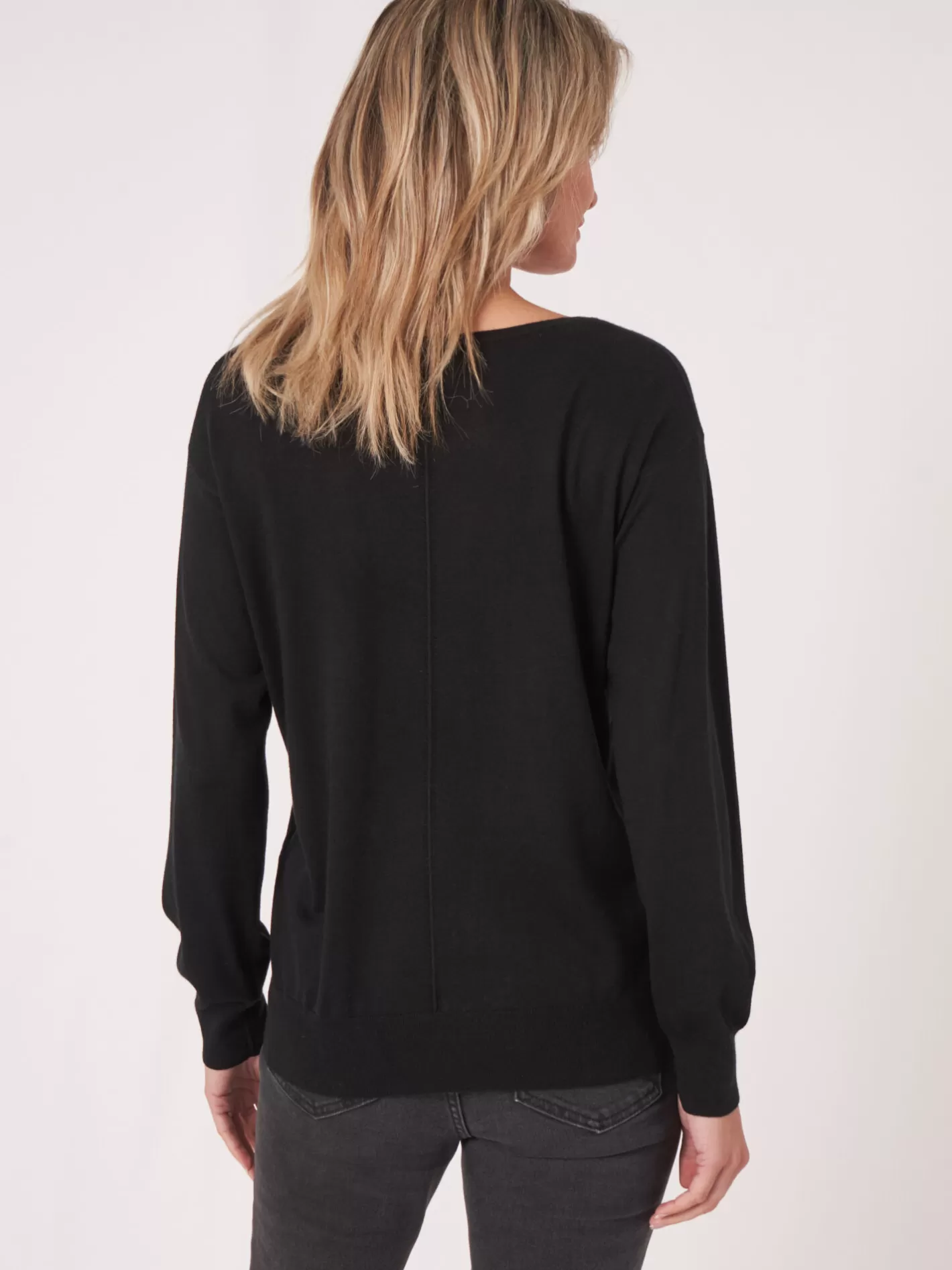 Sweaters<REPEAT cashmere Cashmere Silk Blend V-Neck Sweater Black