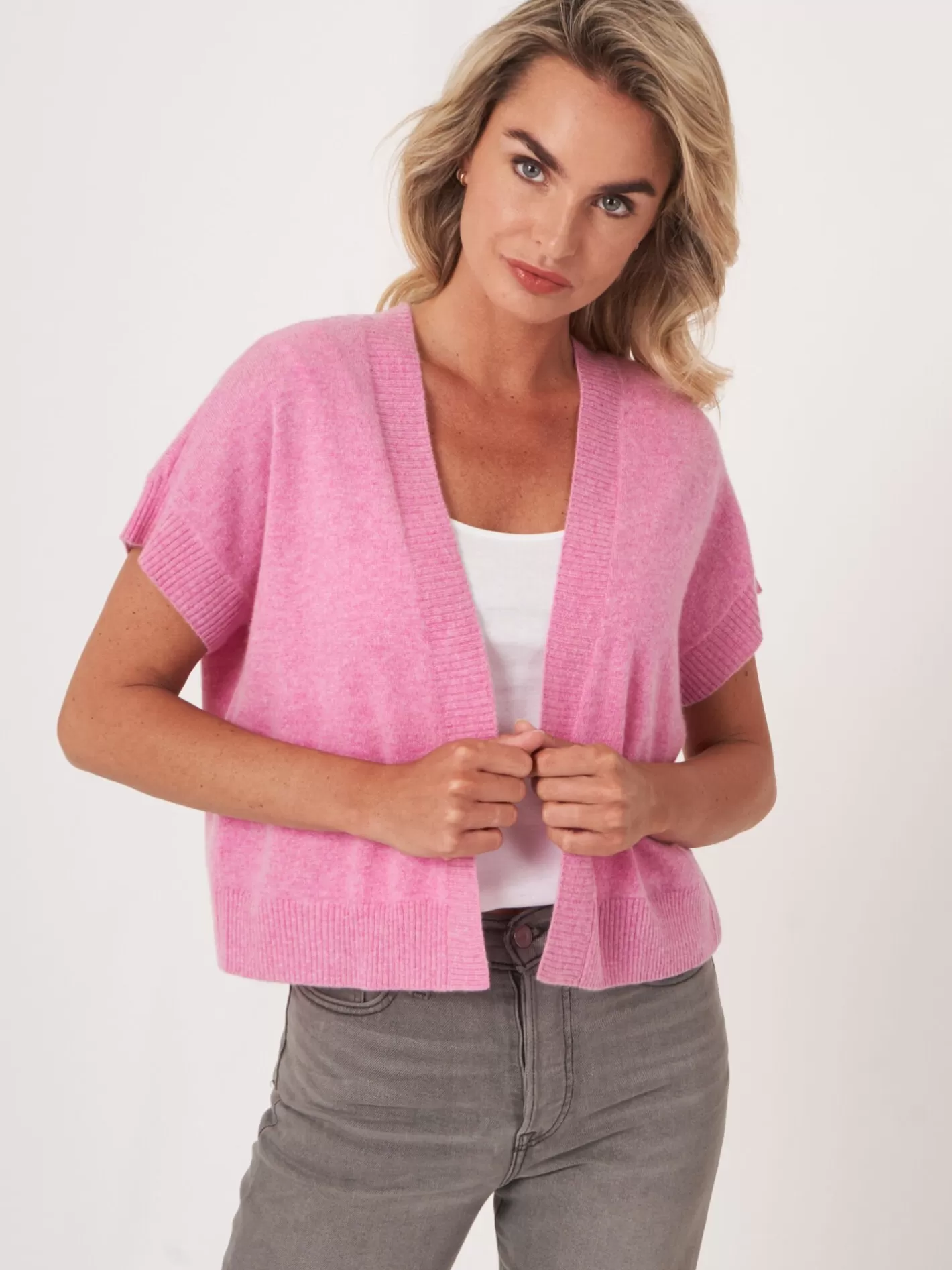 Organic Cashmere<REPEAT cashmere Cropped Boxy Open Front Cardigan With Ribbed V-Neckline At Back Blossom