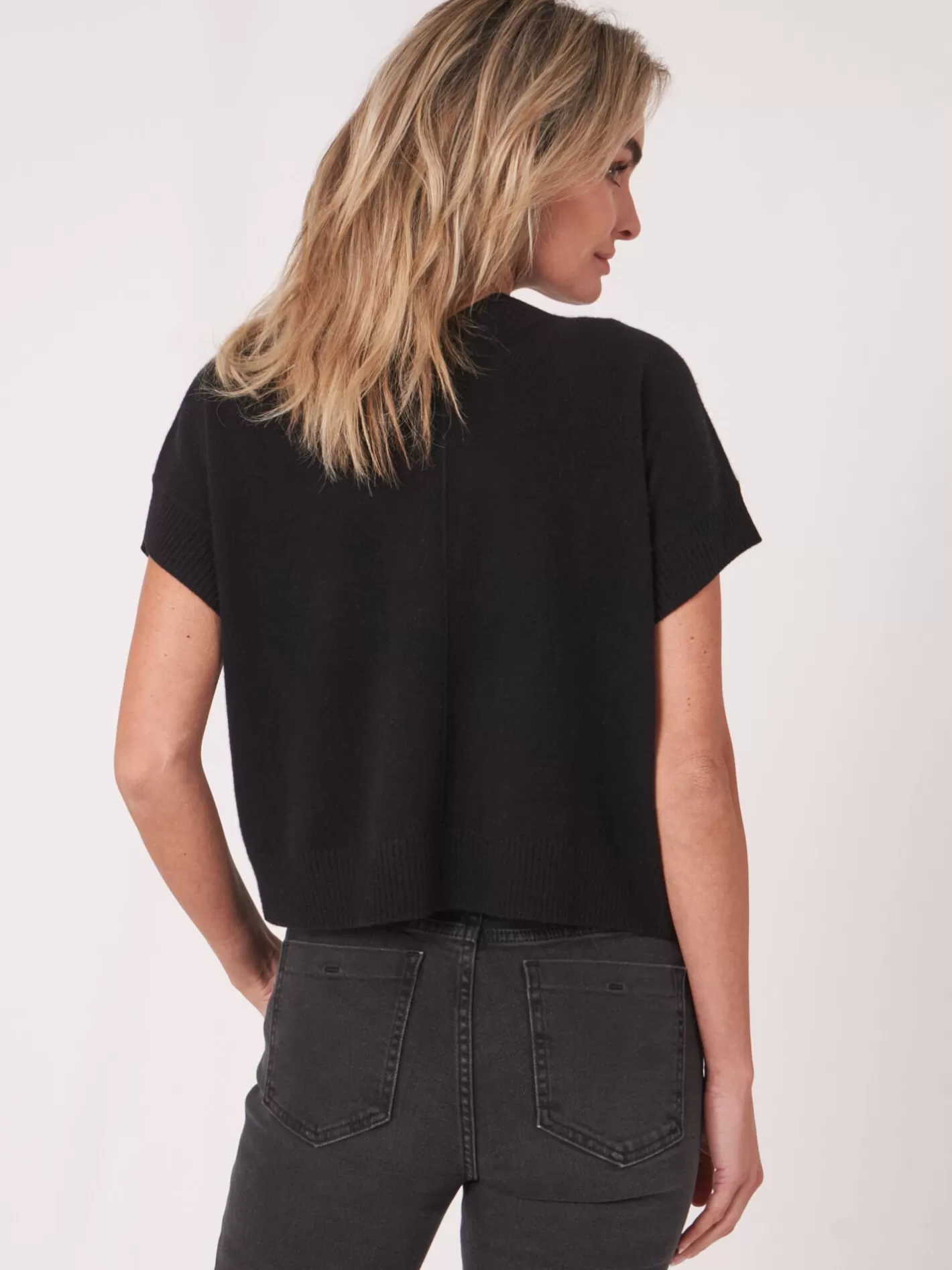 Organic Cashmere<REPEAT cashmere Cropped Boxy Open Front Cardigan With Ribbed V-Neckline At Back Black