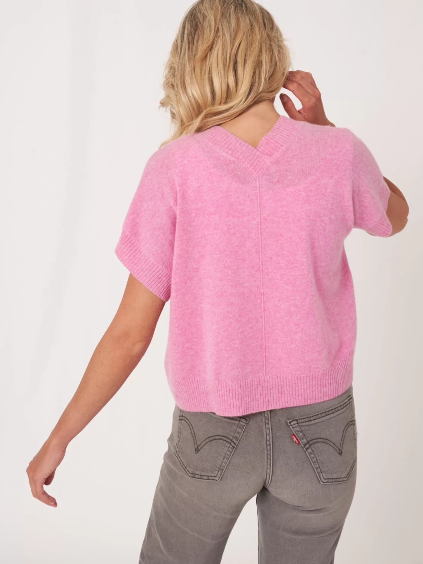 Organic Cashmere<REPEAT cashmere Cropped Boxy Open Front Cardigan With Ribbed V-Neckline At Back Blossom