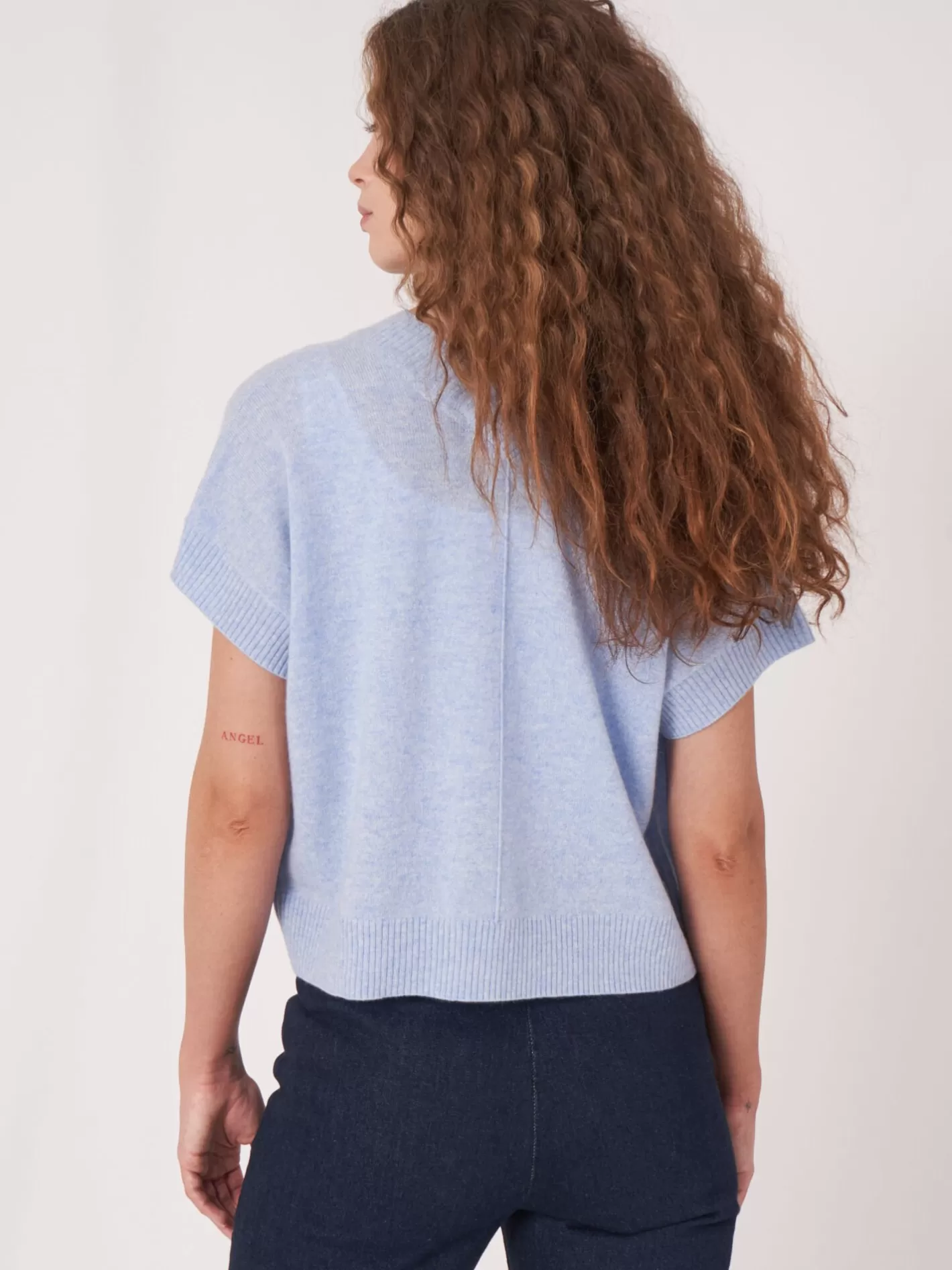 Organic Cashmere<REPEAT cashmere Cropped Boxy Open Front Cardigan With Ribbed V-Neckline At Back Sky