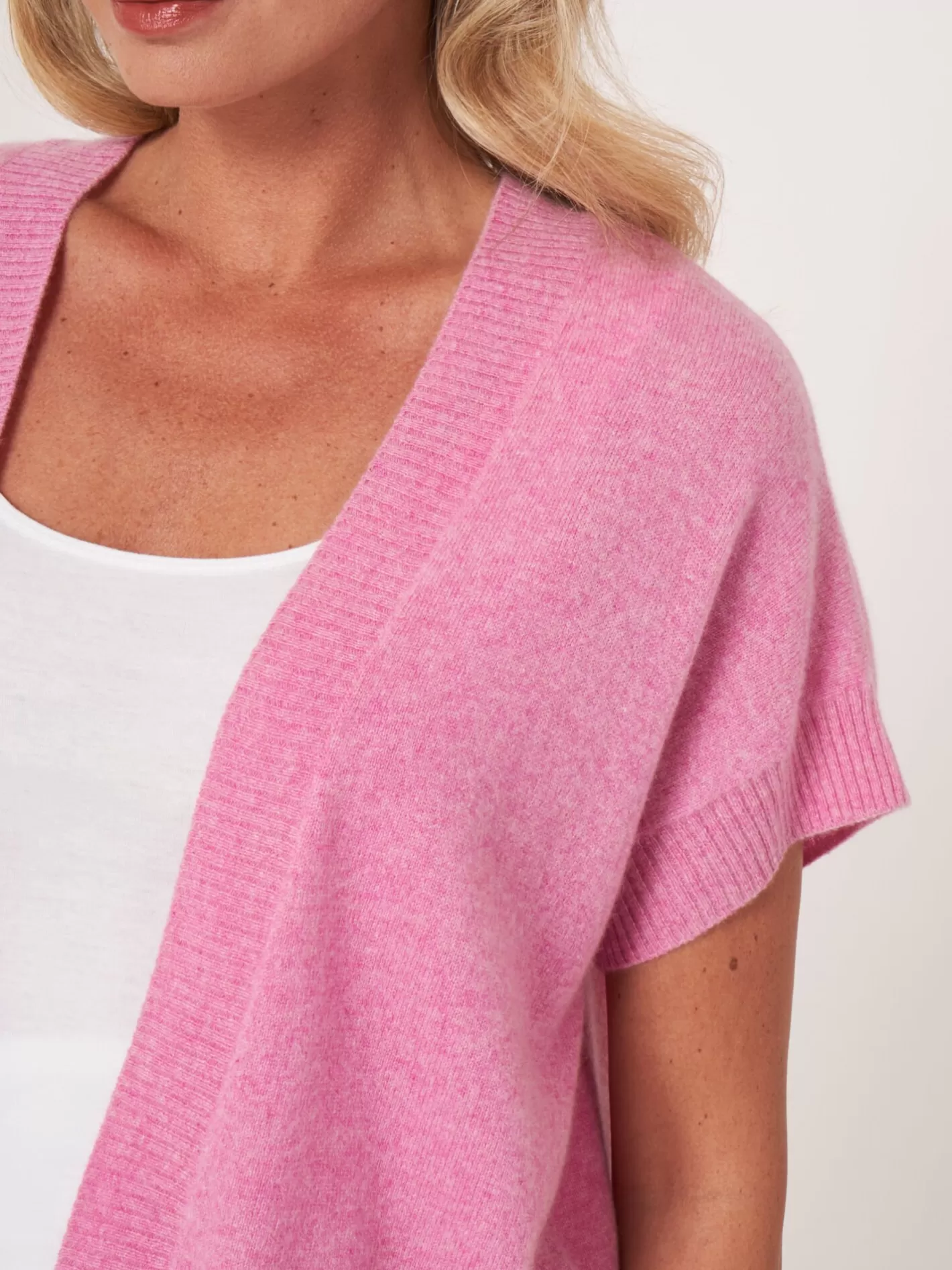 Organic Cashmere<REPEAT cashmere Cropped Boxy Open Front Cardigan With Ribbed V-Neckline At Back Blossom