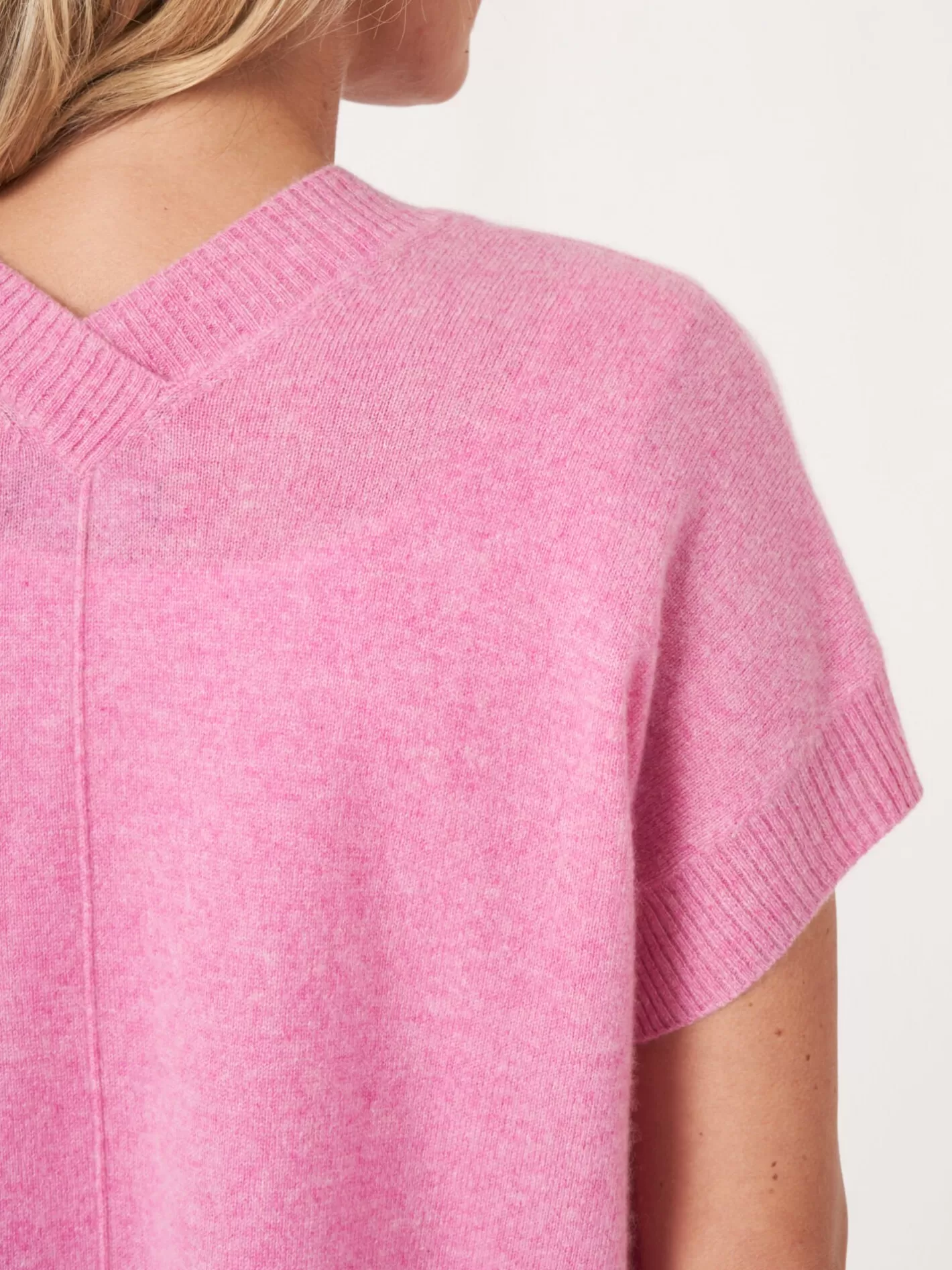 Organic Cashmere<REPEAT cashmere Cropped Boxy Open Front Cardigan With Ribbed V-Neckline At Back Blossom