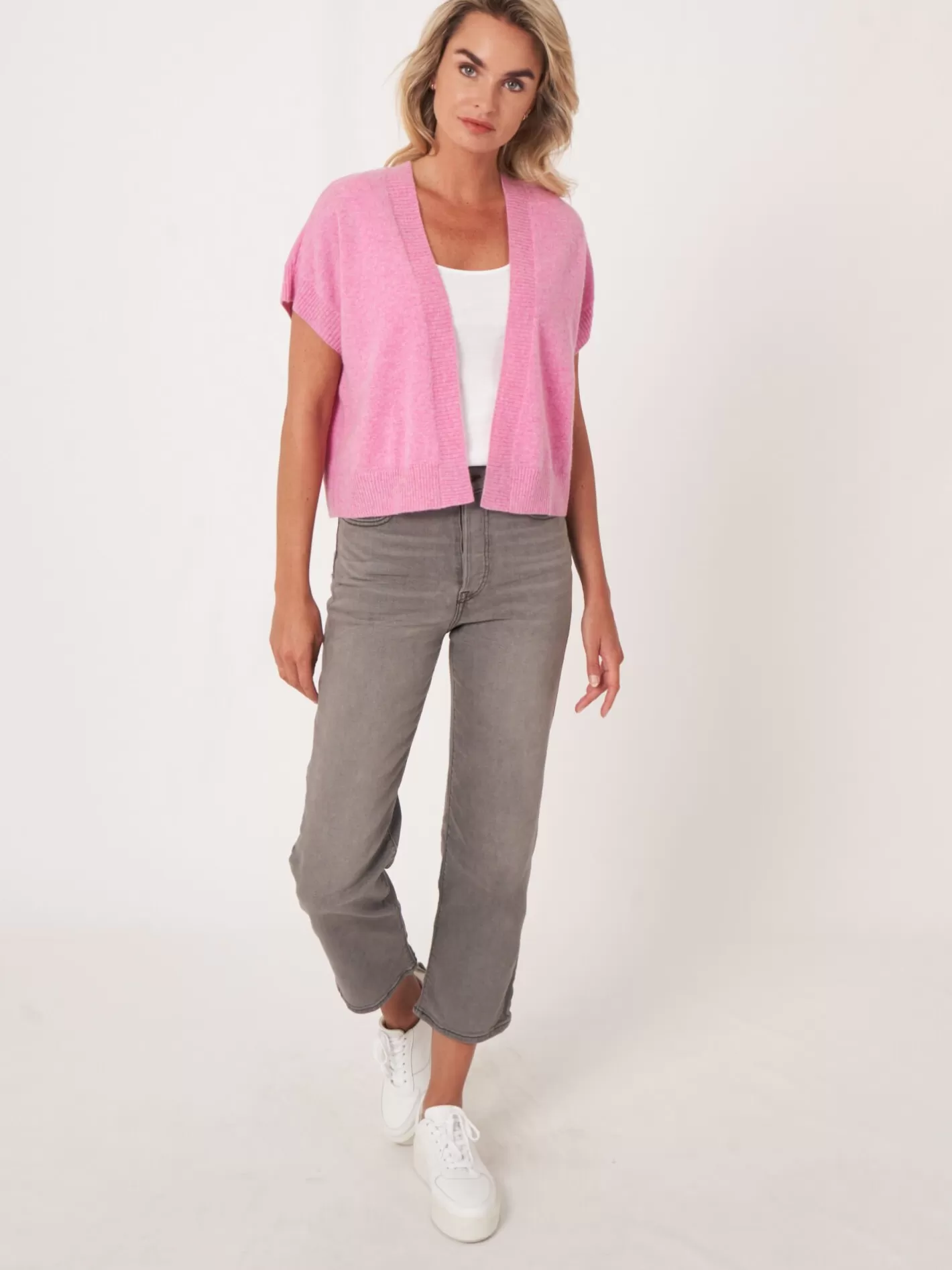 Organic Cashmere<REPEAT cashmere Cropped Boxy Open Front Cardigan With Ribbed V-Neckline At Back Blossom