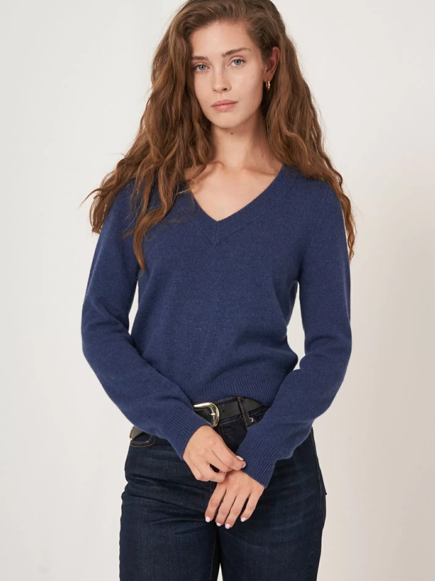 Sweaters<REPEAT cashmere Cropped Organic Cashmere V-Neck Sweater Saphire