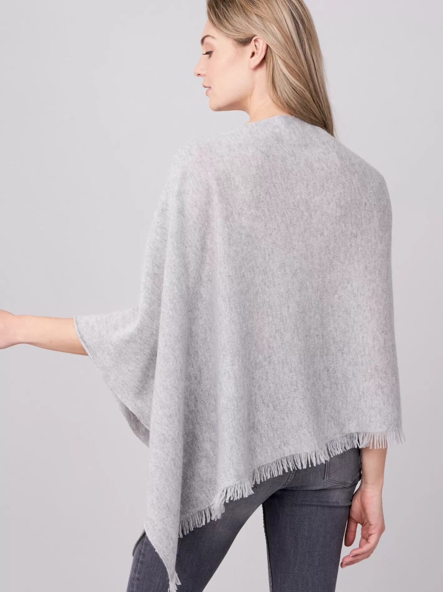 Organic Cashmere<REPEAT cashmere Fine Knit Organic Cashmere Poncho With Fringes Silver Grey