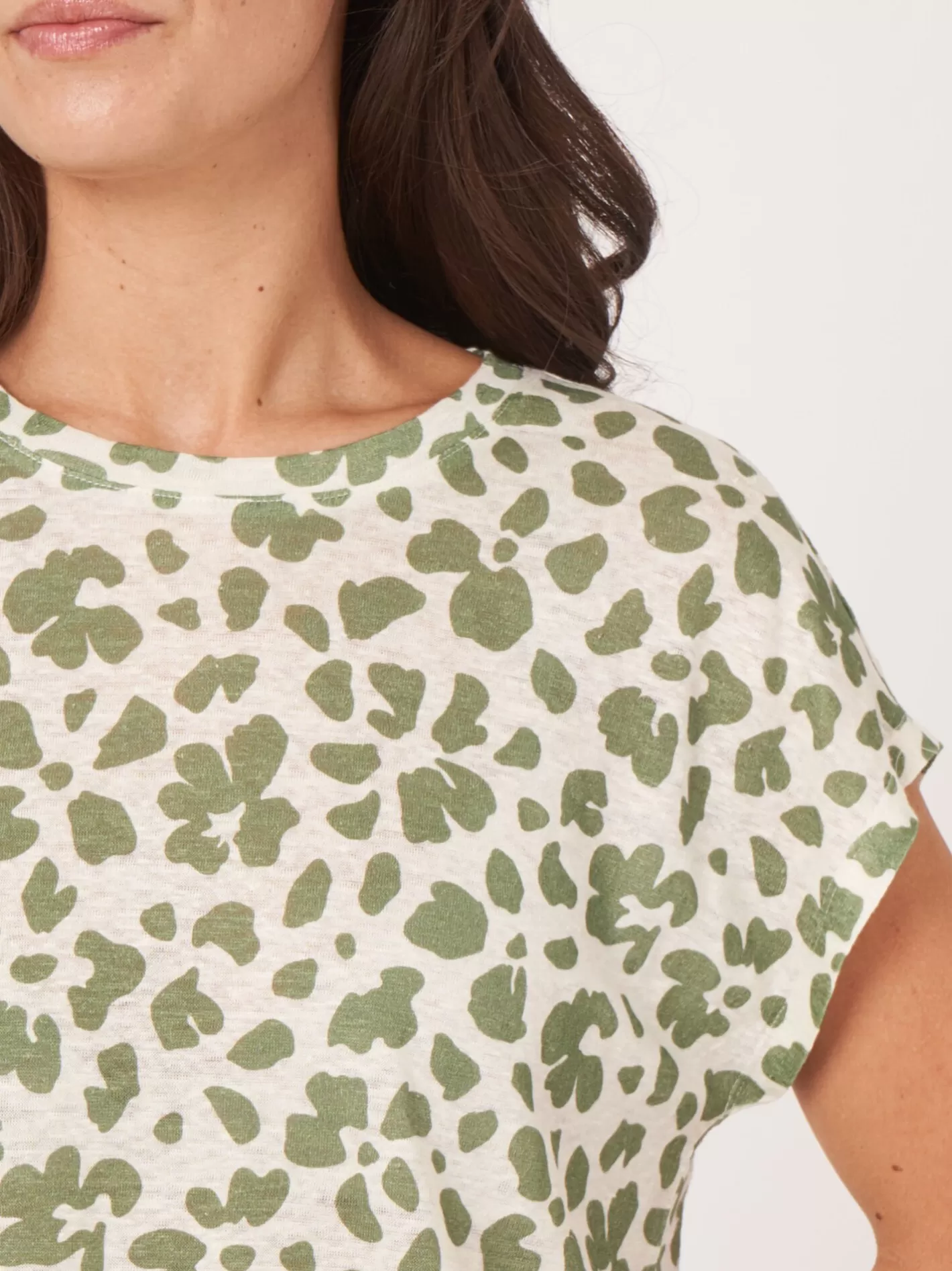 Tops<REPEAT cashmere Linen T-Shirt With Floral Print Matcha