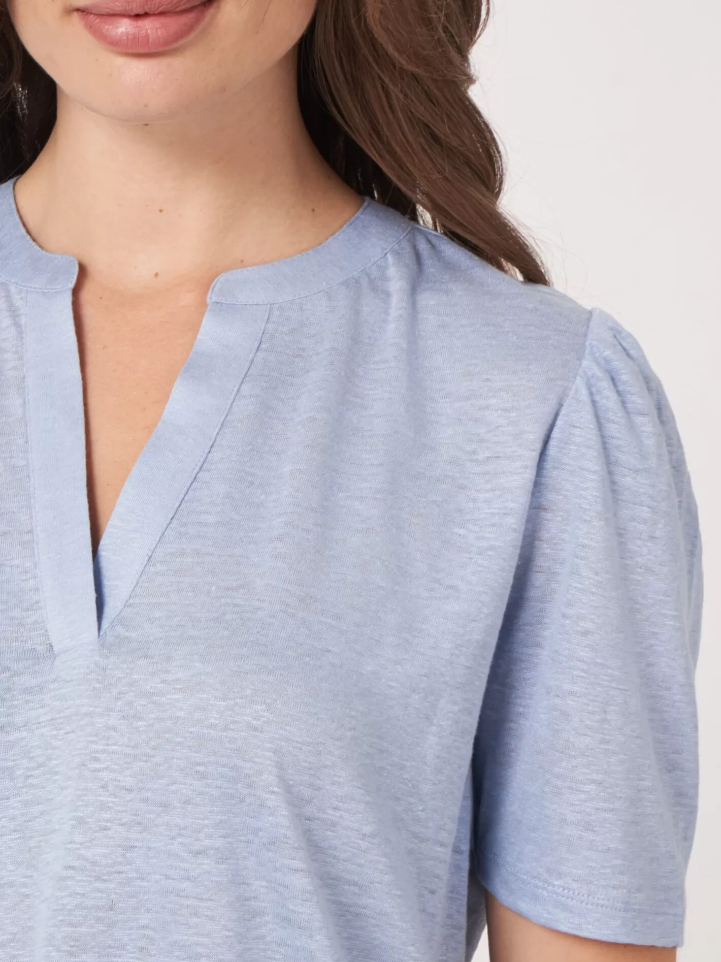 Tops<REPEAT cashmere Linen T-Shirt With Round Neckline With Slit Lt Blue