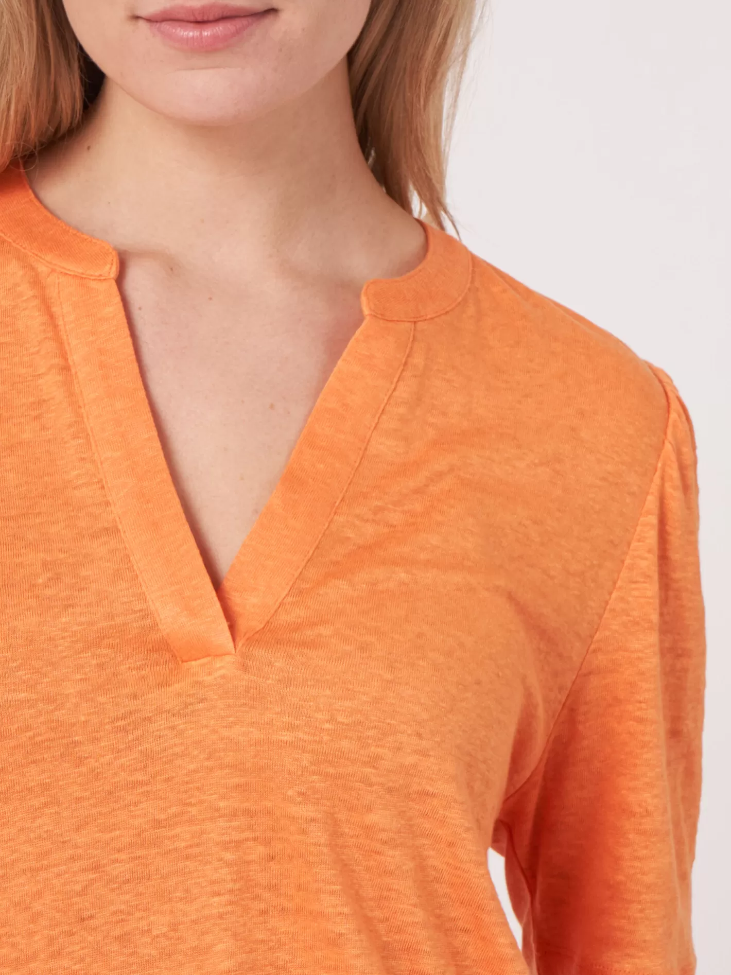 Tops<REPEAT cashmere Linen T-Shirt With Round Neckline With Slit Papaya