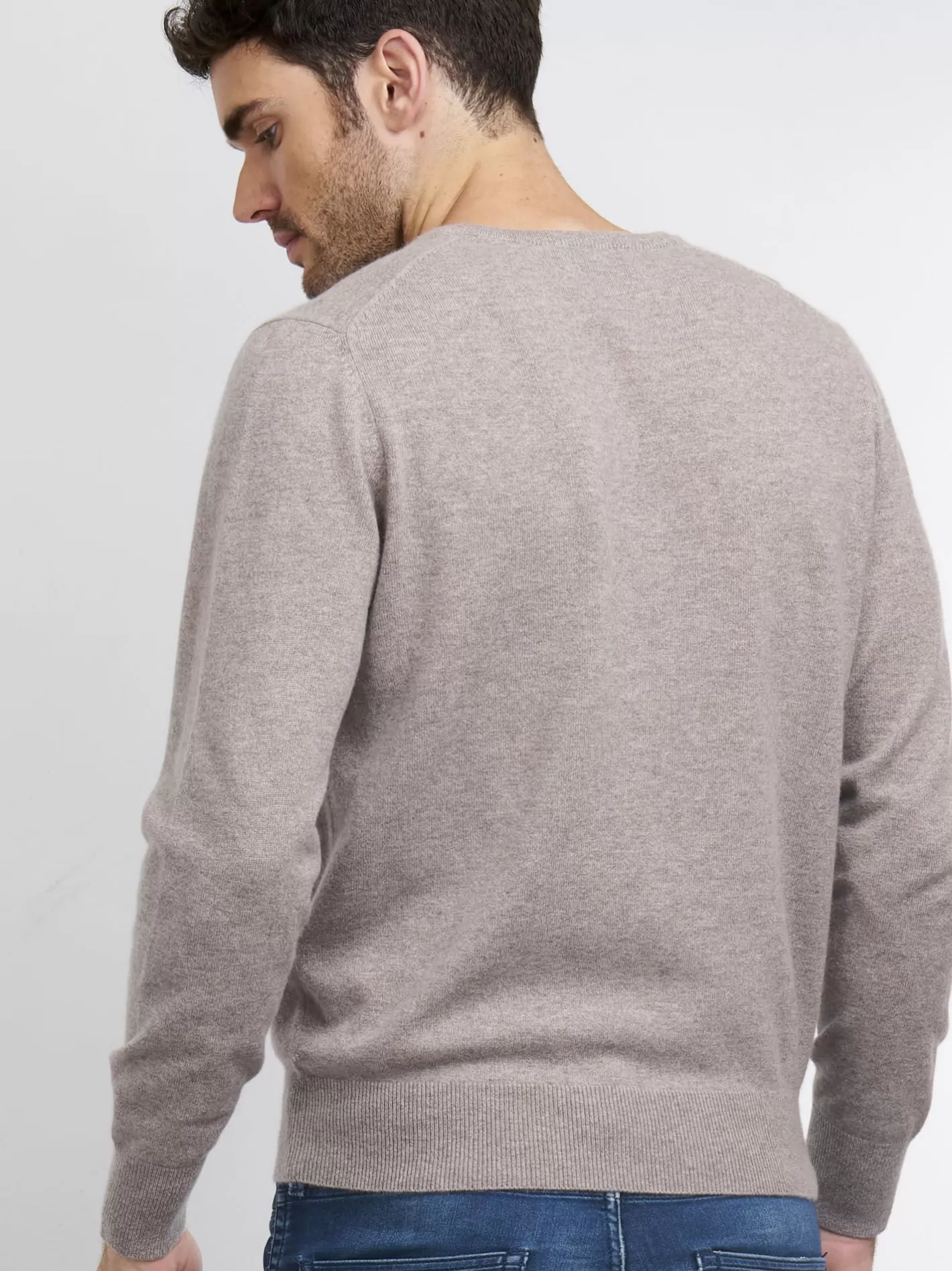 Sweaters<REPEAT cashmere Men's Cashmere V-Neck Sweater Sand