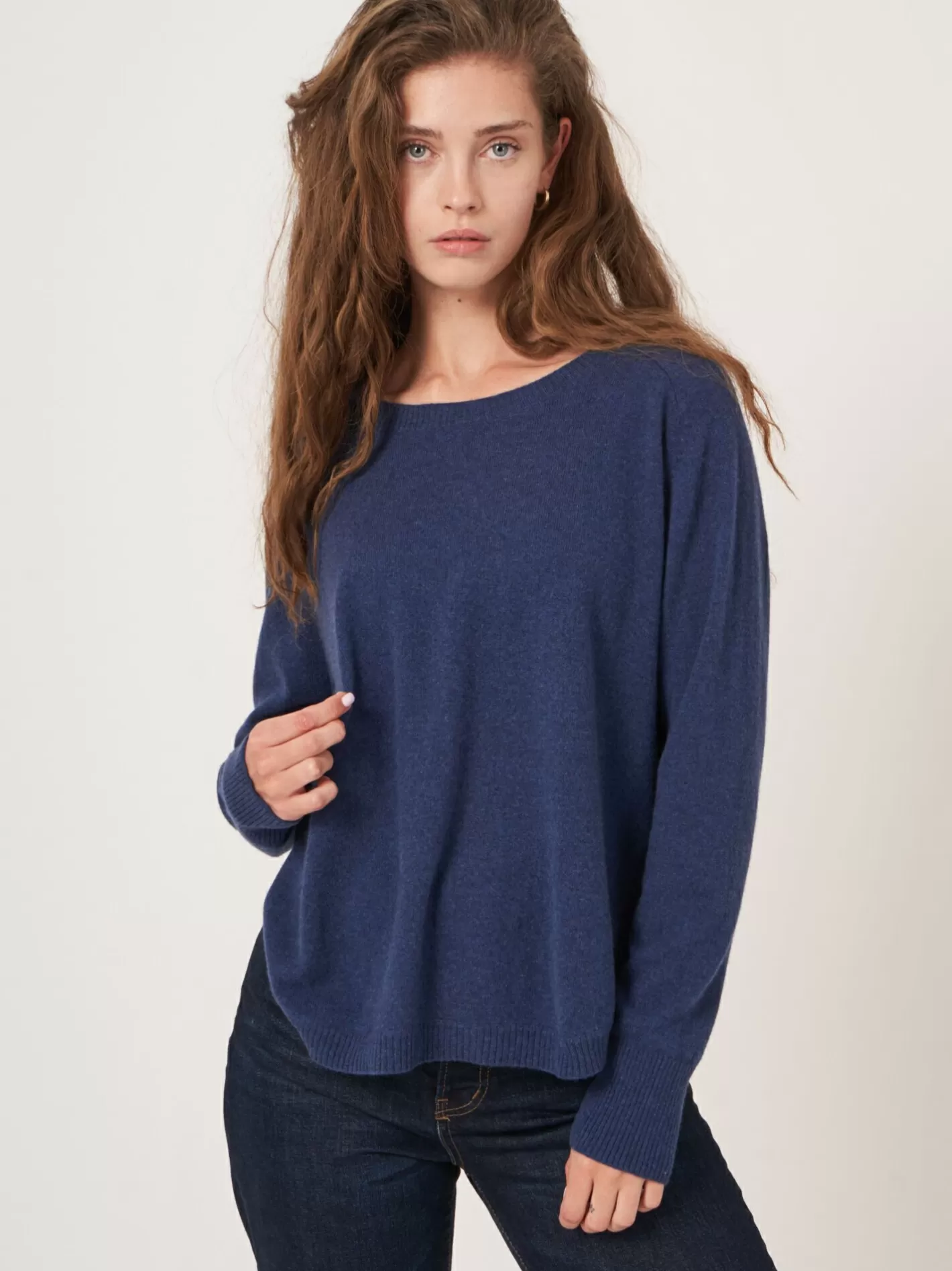 Sweaters<REPEAT cashmere Round Hem Cashmere Sweater With Boatneck Saphire