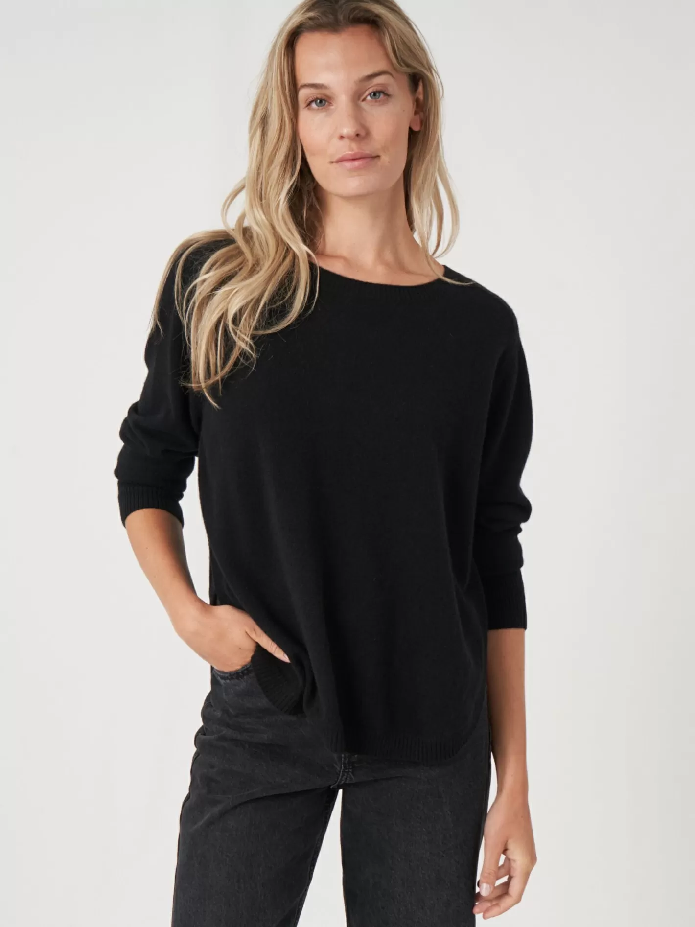 Sweaters<REPEAT cashmere Round Hem Cashmere Sweater With Boatneck Black