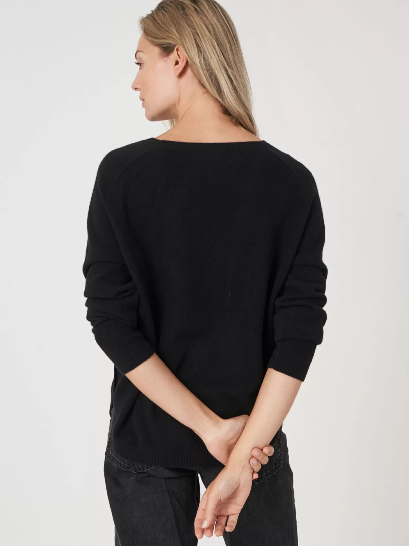 Sweaters<REPEAT cashmere Round Hem Cashmere Sweater With Boatneck Black