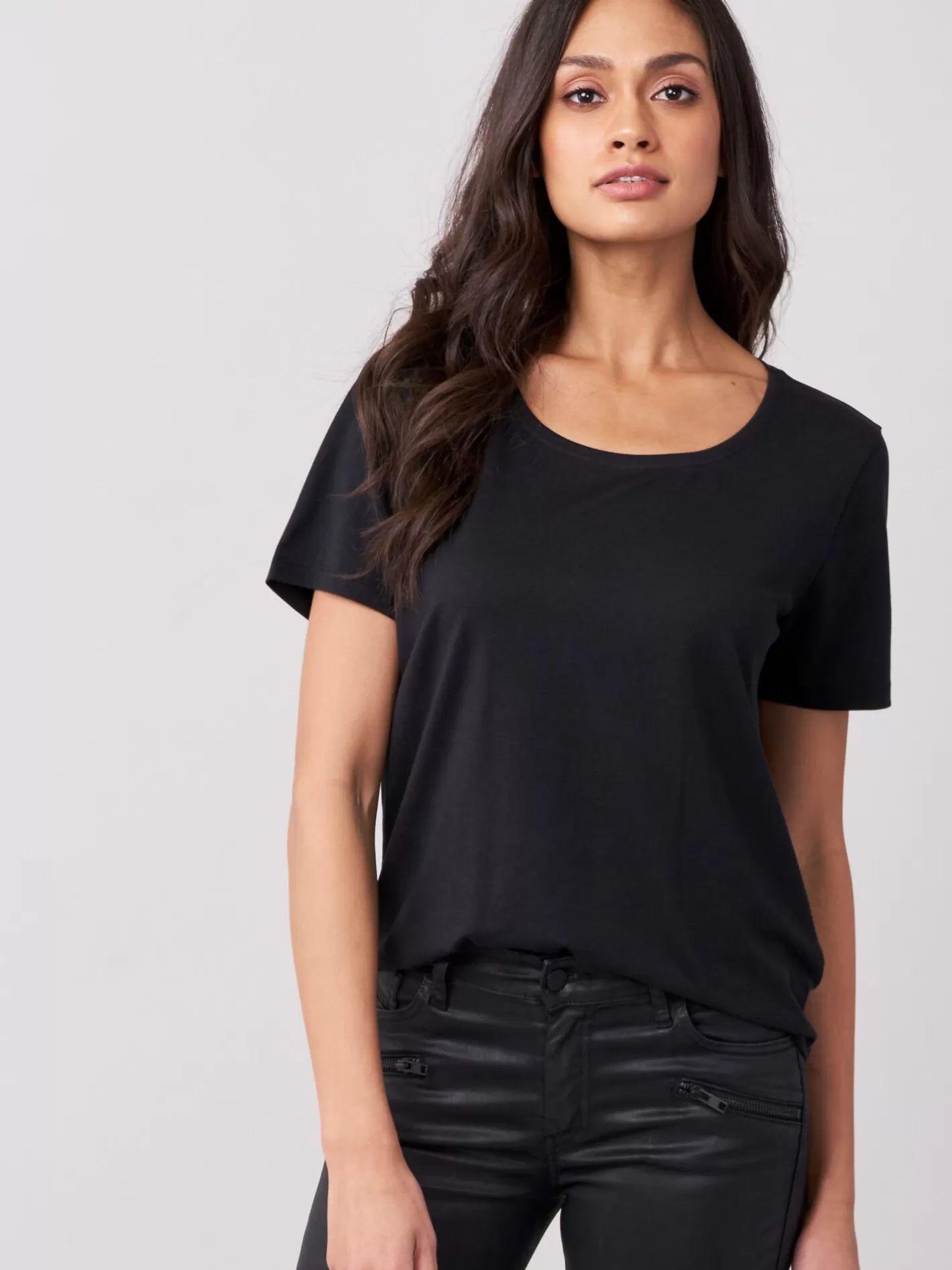 Tops<REPEAT cashmere Women's Basic T-Shirt Black