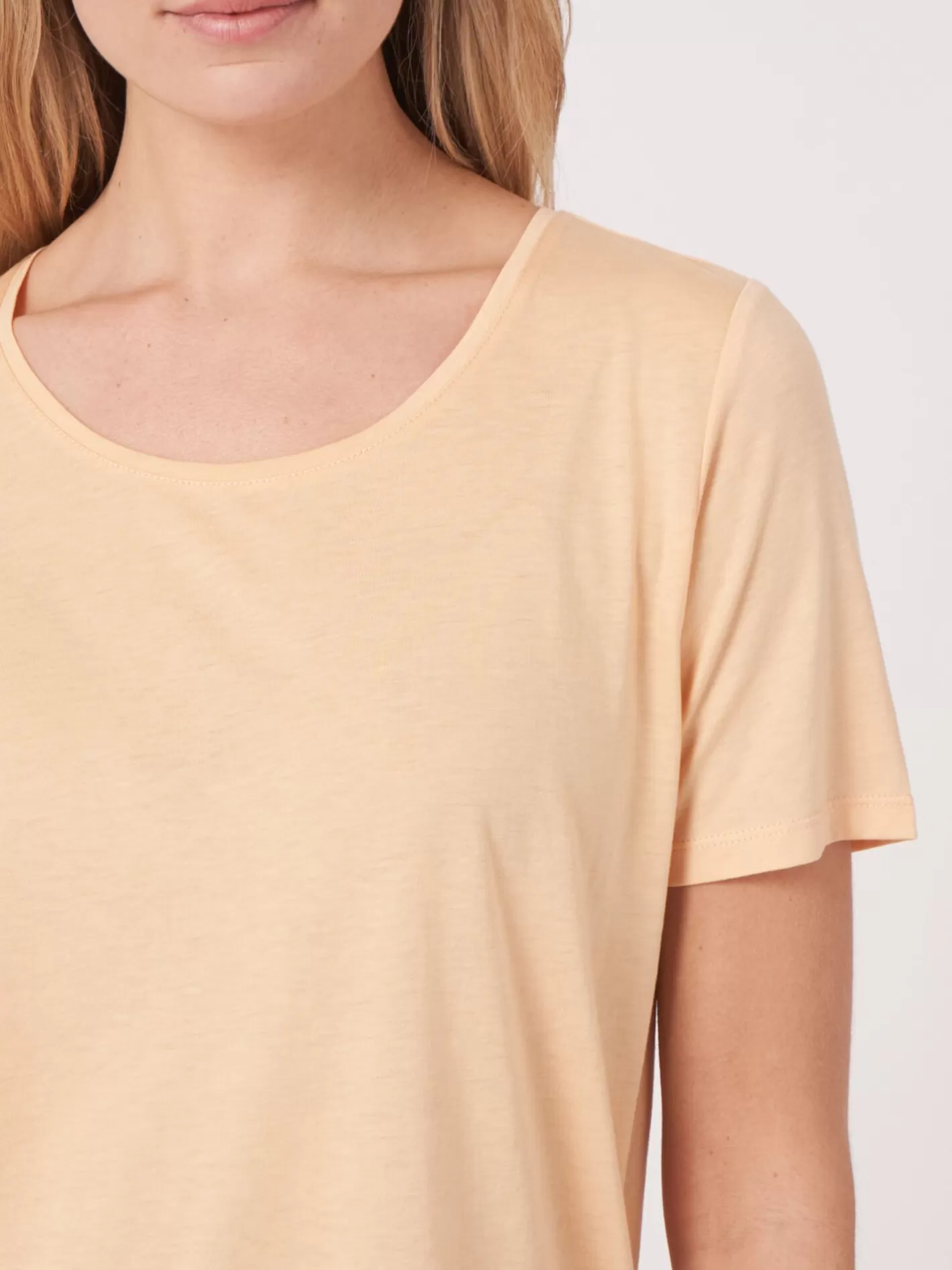 Tops<REPEAT cashmere Women's Basic T-Shirt Glow