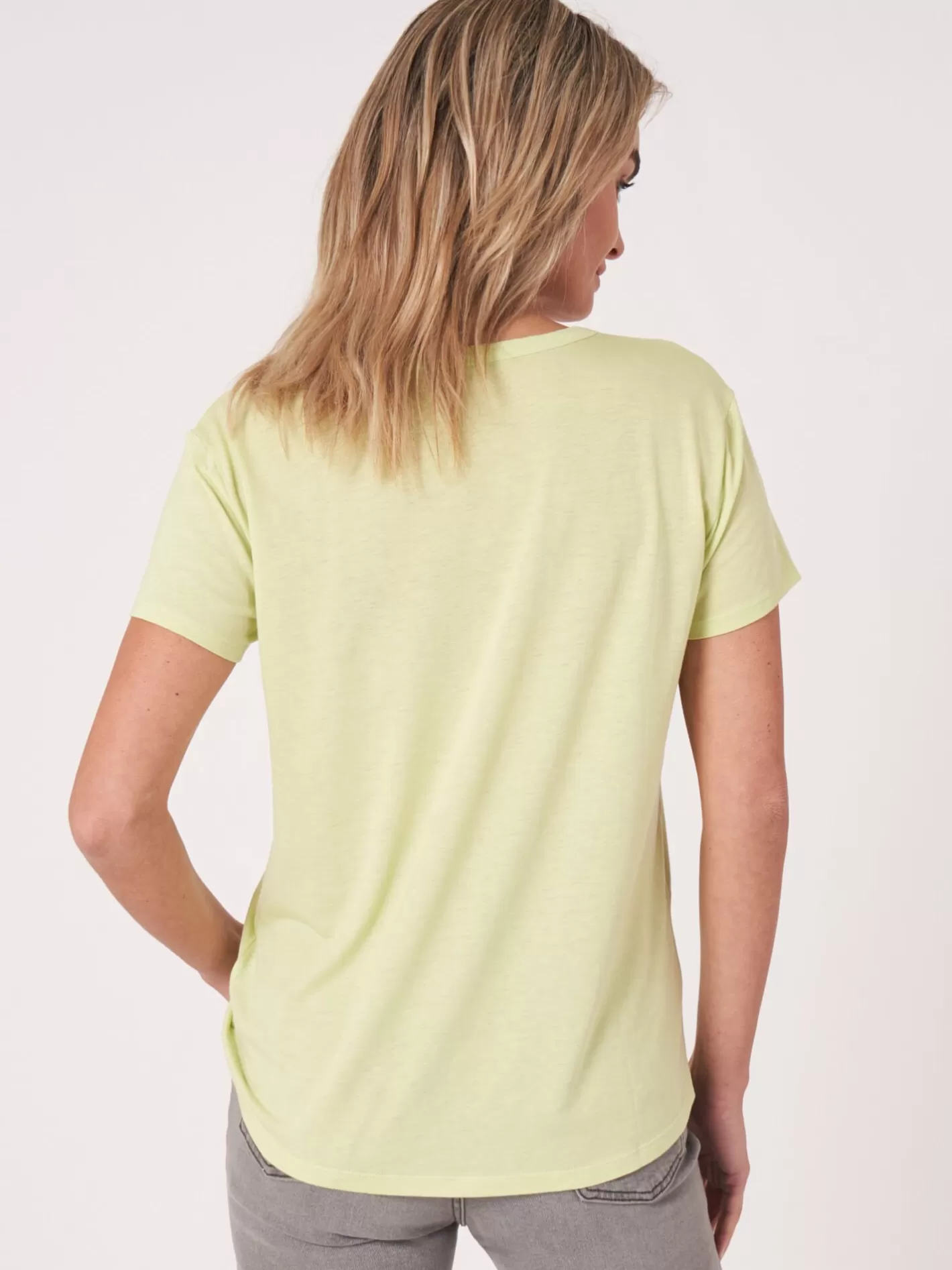 Tops<REPEAT cashmere Women's Basic V-Neck T-Shirt With Chest Pocket Soda