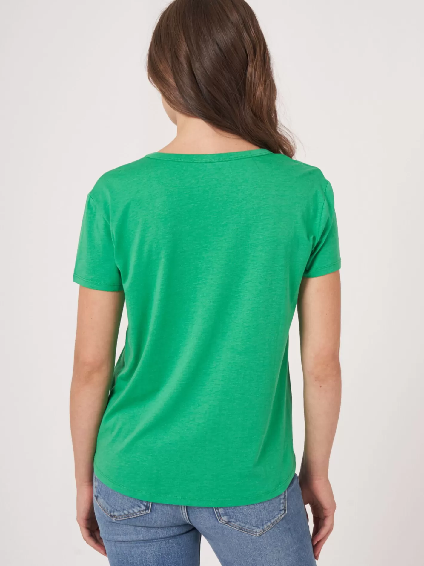 Tops<REPEAT cashmere Women's Basic V-Neck T-Shirt With Chest Pocket Green