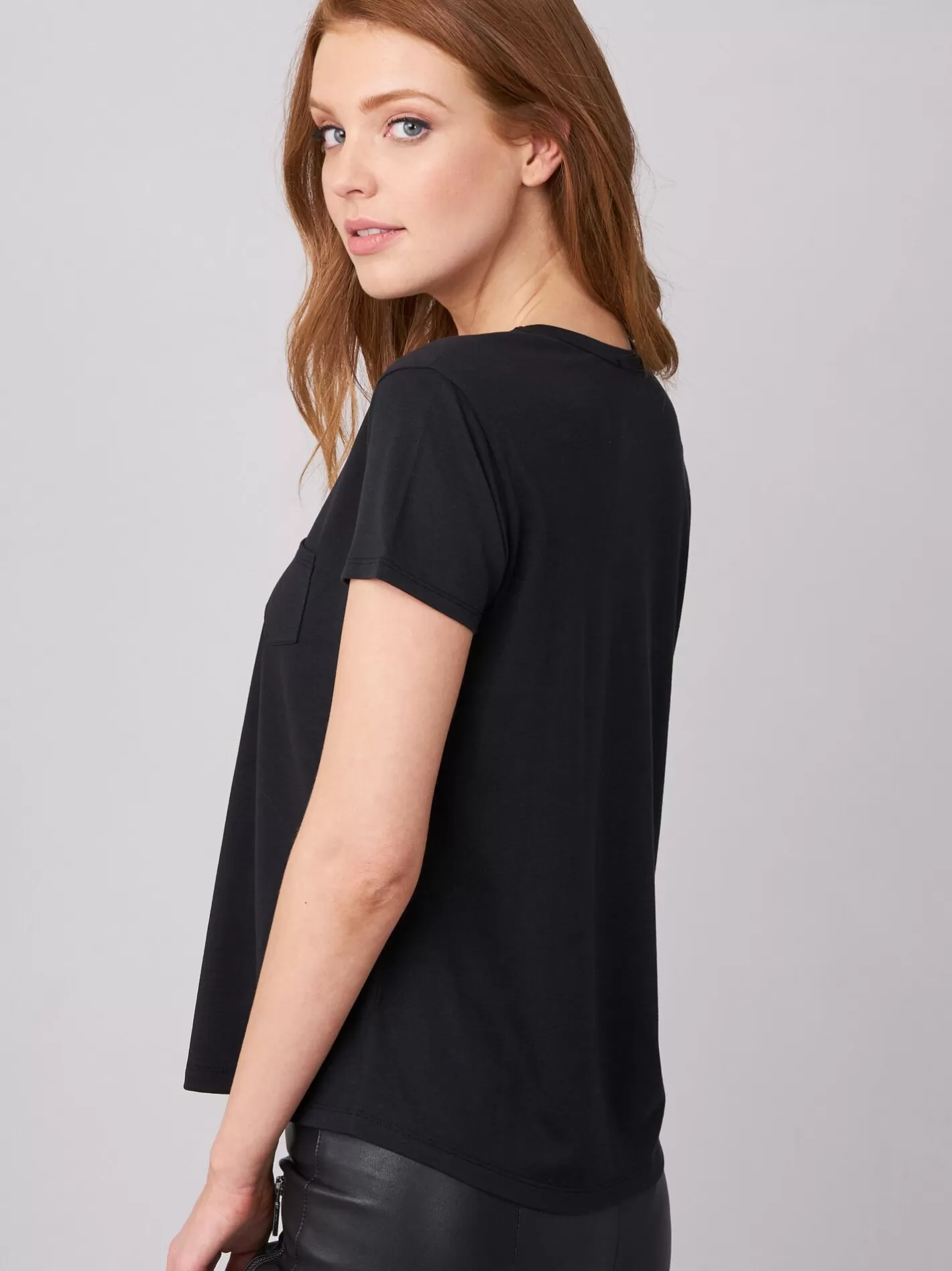 Tops<REPEAT cashmere Women's Basic V-Neck T-Shirt With Chest Pocket Black